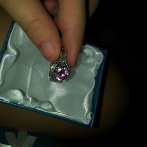 Ring with 5 magnetic stones